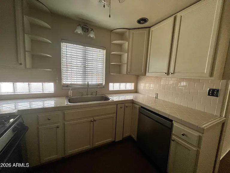 117 N Sawtelle Ave — Photo 6