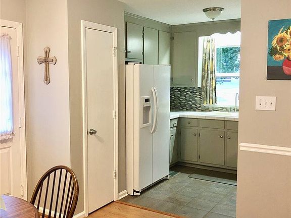 5th image of 1621 White Ct