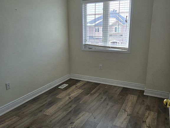 2nd image of 110 Crystalview Cres