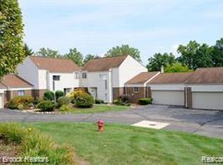 5305 Fairway Ln, West Bloomfield, MI 48323