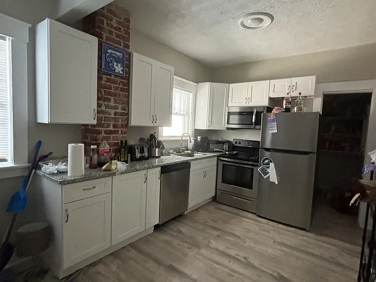 219 University Ave #A — Photo 8