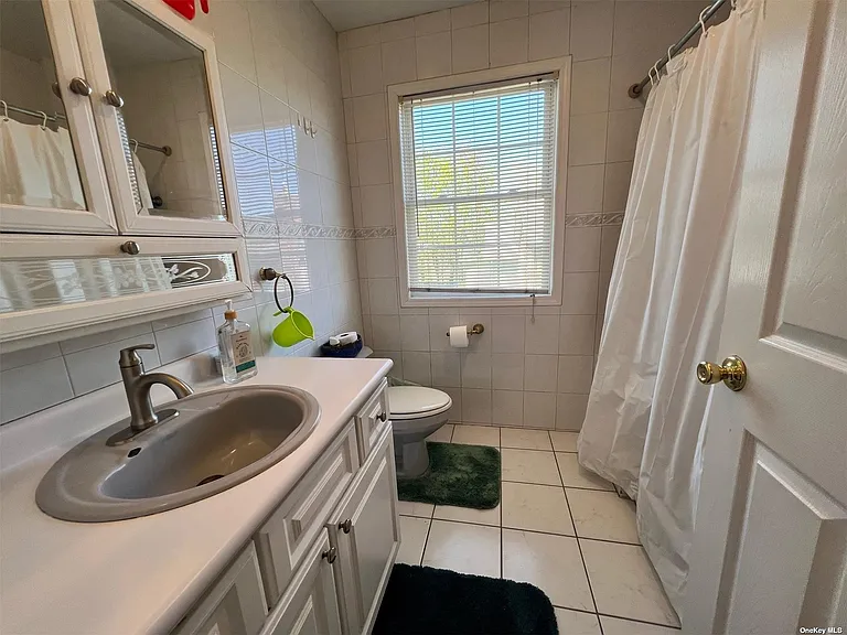 35 Willis Ave — Photo 13