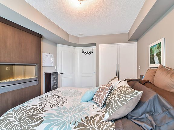 5th image of 1 Elm Dr W #1---Den