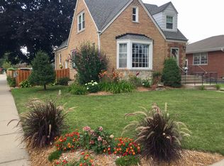 122 S Pine St, Mount Prospect, IL 60056