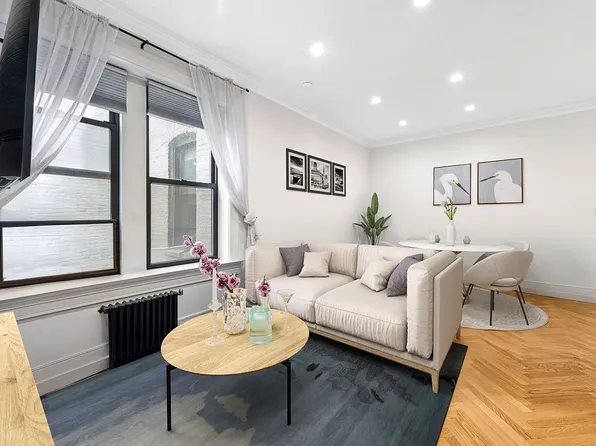 2451 38th St APT 3B, Long Island City, NY 11103