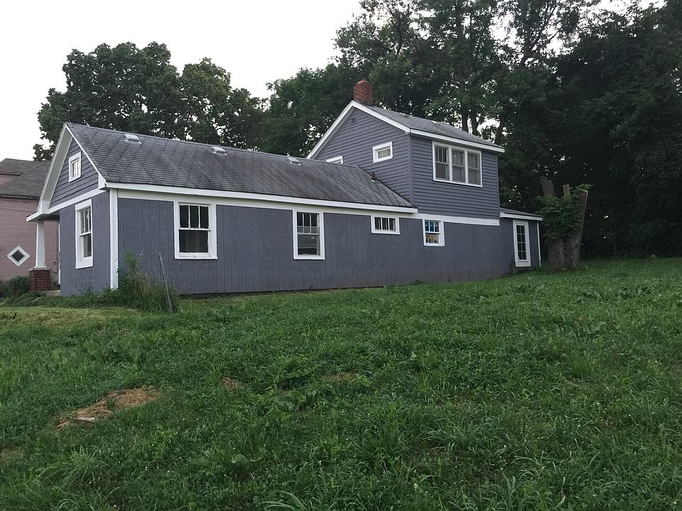 2nd image of 2822 Hiawatha St