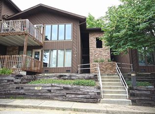 704 Shorewood Dr, Decatur, IL 62521