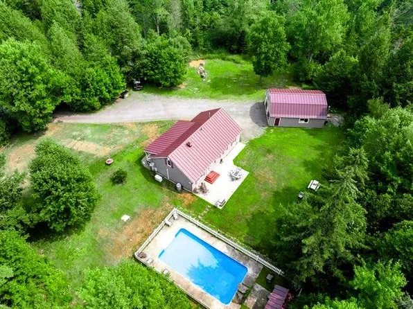 8 Hammond Lane, Searsport, ME 04974