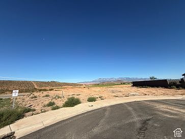 4th image of 1078 W Rock View Dr
