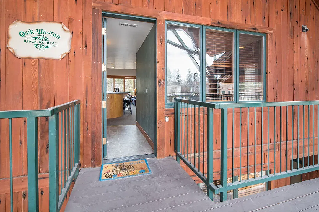 443 Osborn Ave — Photo 3