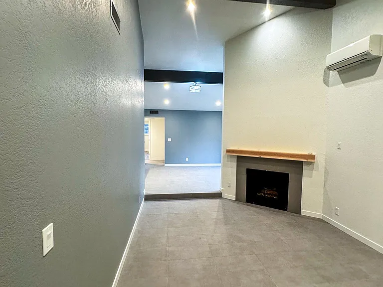2604 Latham Dr — Photo 12