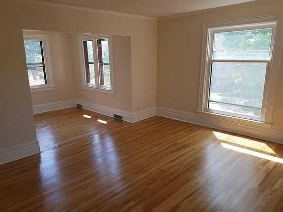 2nd image of 556 College Avenue Se # Fl 2nd