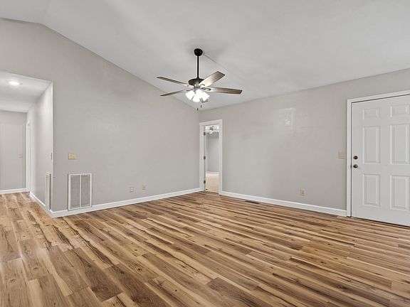 5th image of 166 Teresa Terrace