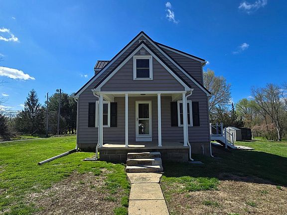 2nd image of 1233 New London Rd