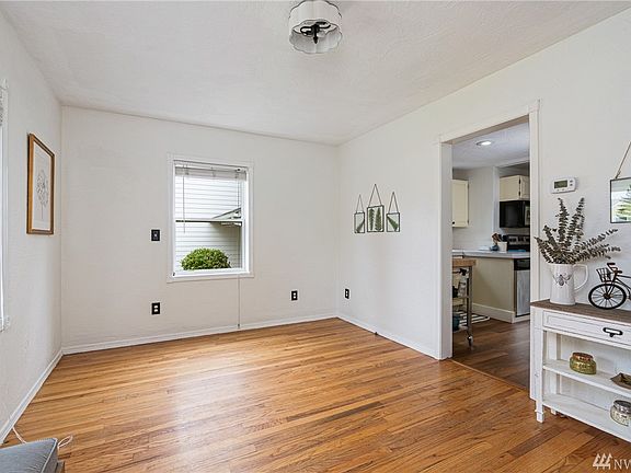 5th image of 1018 Bethel St NE