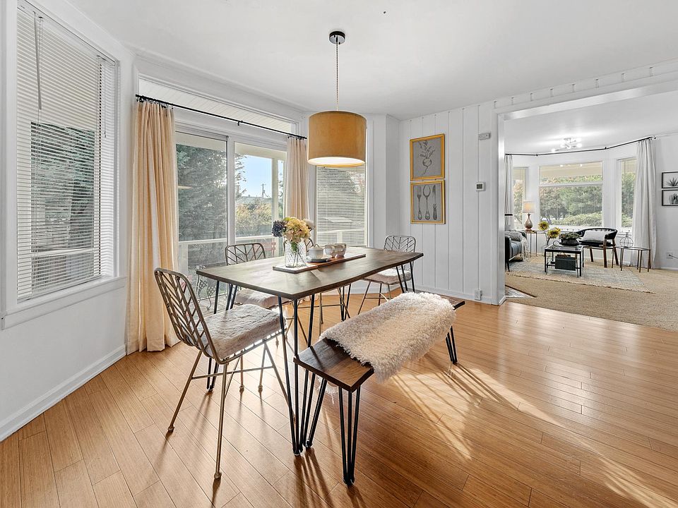 Dining room, seating for 6. Sliding door to wrap around deck