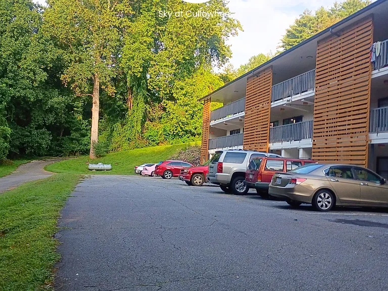 Sky at Cullowhee - Modern Living! - 50 % off First month — Photo 12