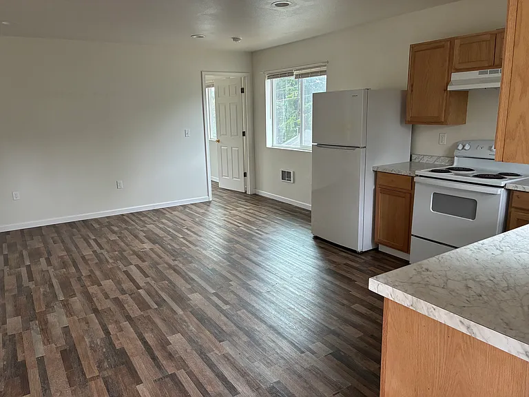895 Date Ave — Photo 2