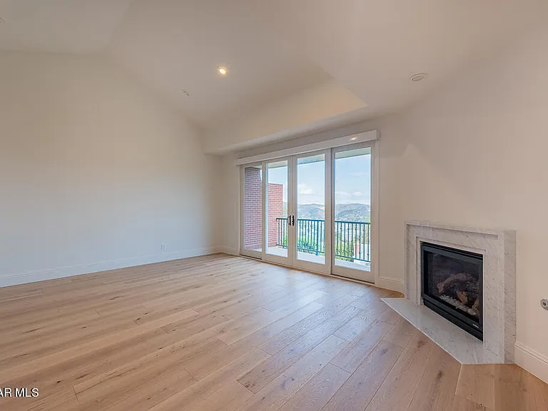 2390 Crombie Ct — Photo 23