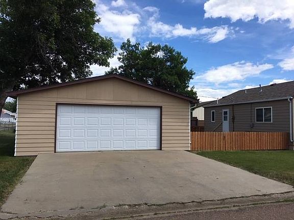 2nd image of 910 5th Ave N