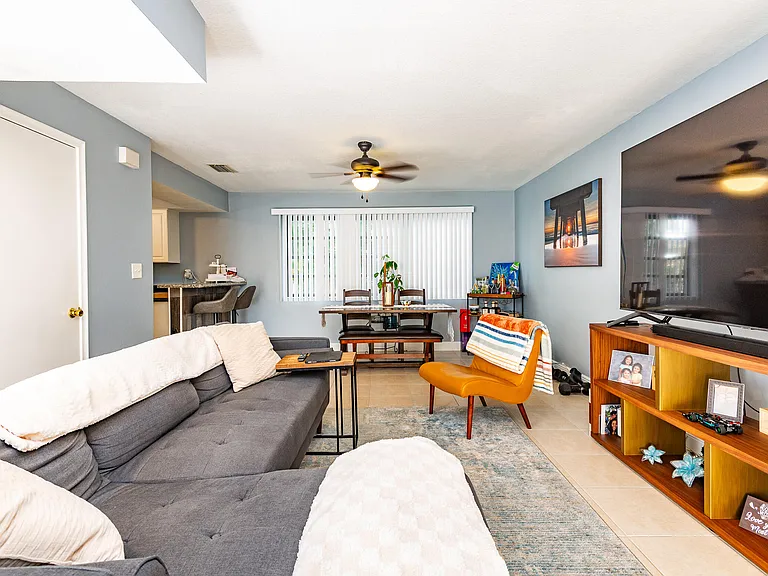 740 SE 1st Way #101 — Photo 6