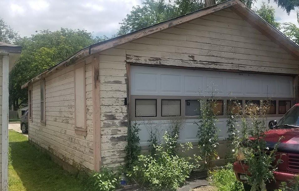 2nd image of 920 Sherman St