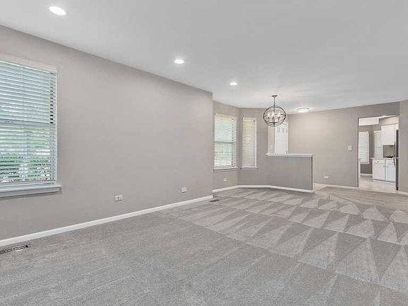 3rd image of 4586 Camden Ln