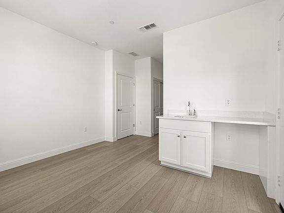 Mini-Kitchen & Living Room