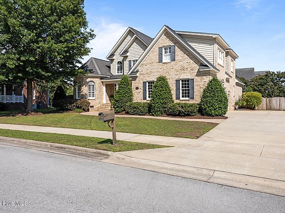 3rd image of 829 Chesapeake Place