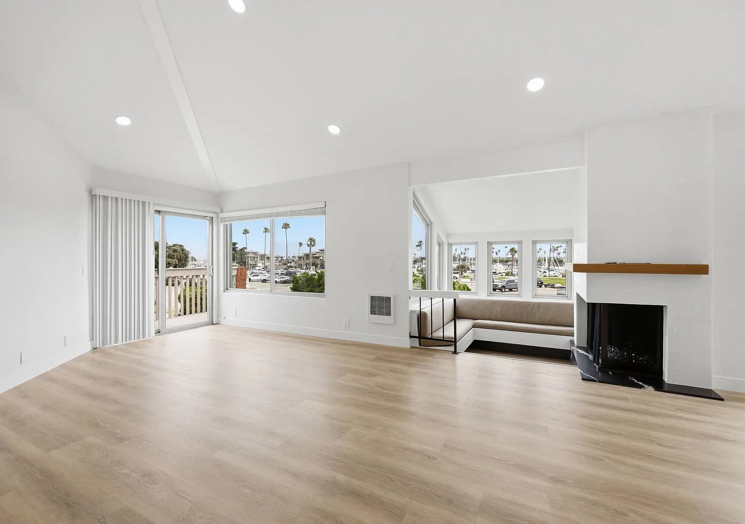 For Lease - 2+2 Condo Over Looking The Channel Islands Harbor W/Lots Of Amenities — Photo 4