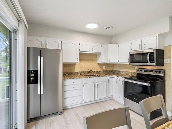 5th image of 9559 Guthrie Ave