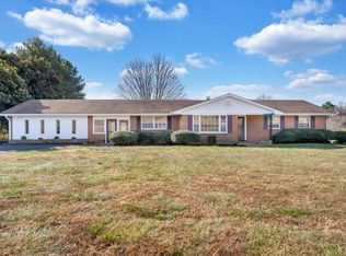 9080 Stewartsville Rd, Moneta, VA 24121