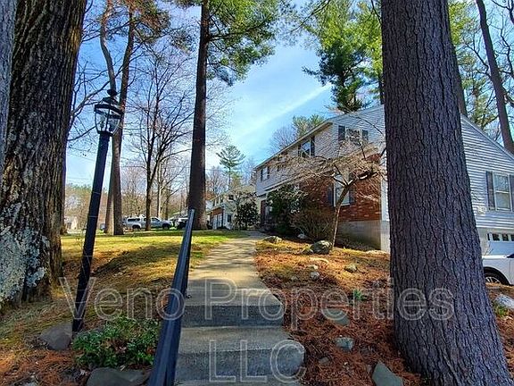 4th image of 15 Rivercrest Dr