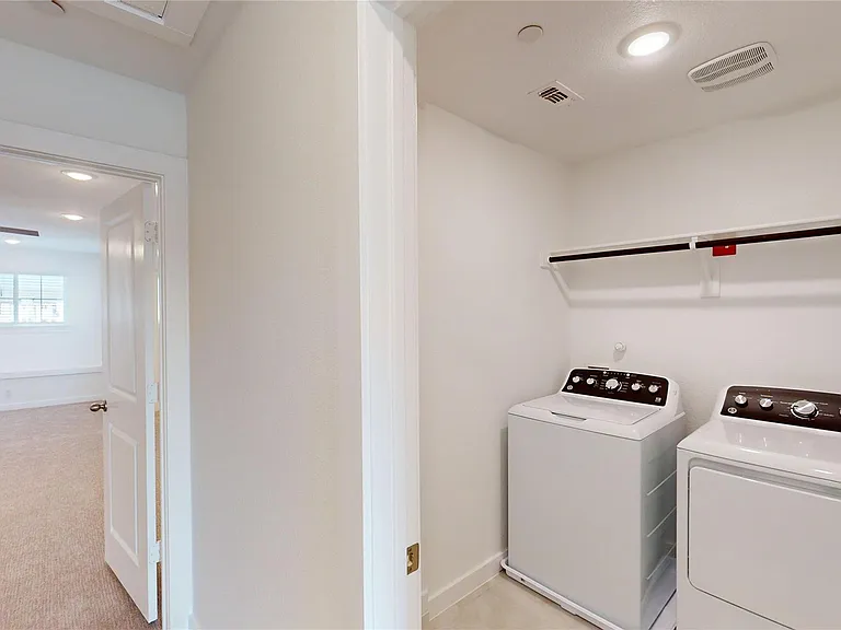2916 Elle Dr — Photo 23