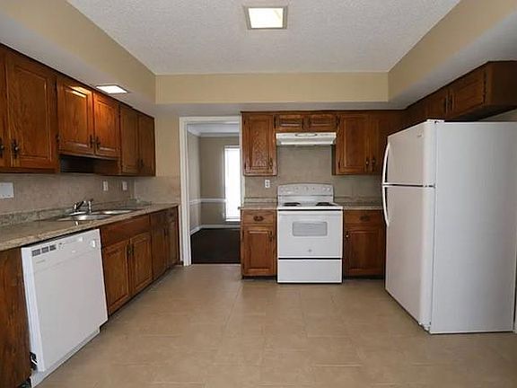 2nd image of 2069 Edinburgh Dr