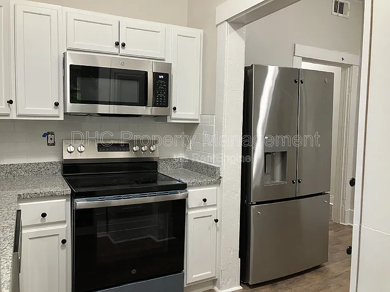 2207 Bell St #A — Photo 10