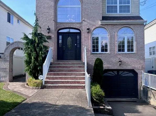 72 Churchill Ave, Staten Island, NY 10309