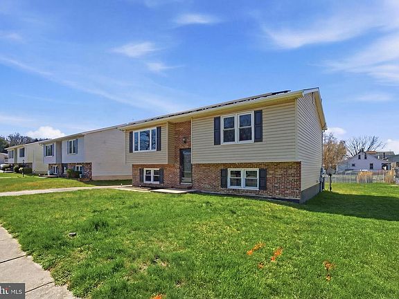 3rd image of 302 West Rd