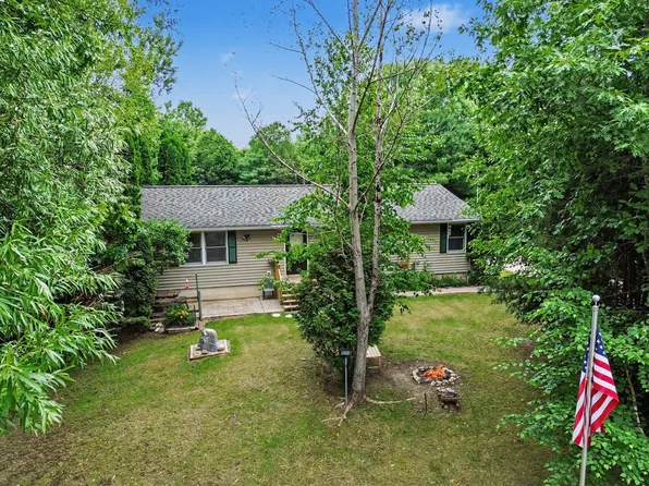 8202 Kennedy Rd, Munith, MI 49259