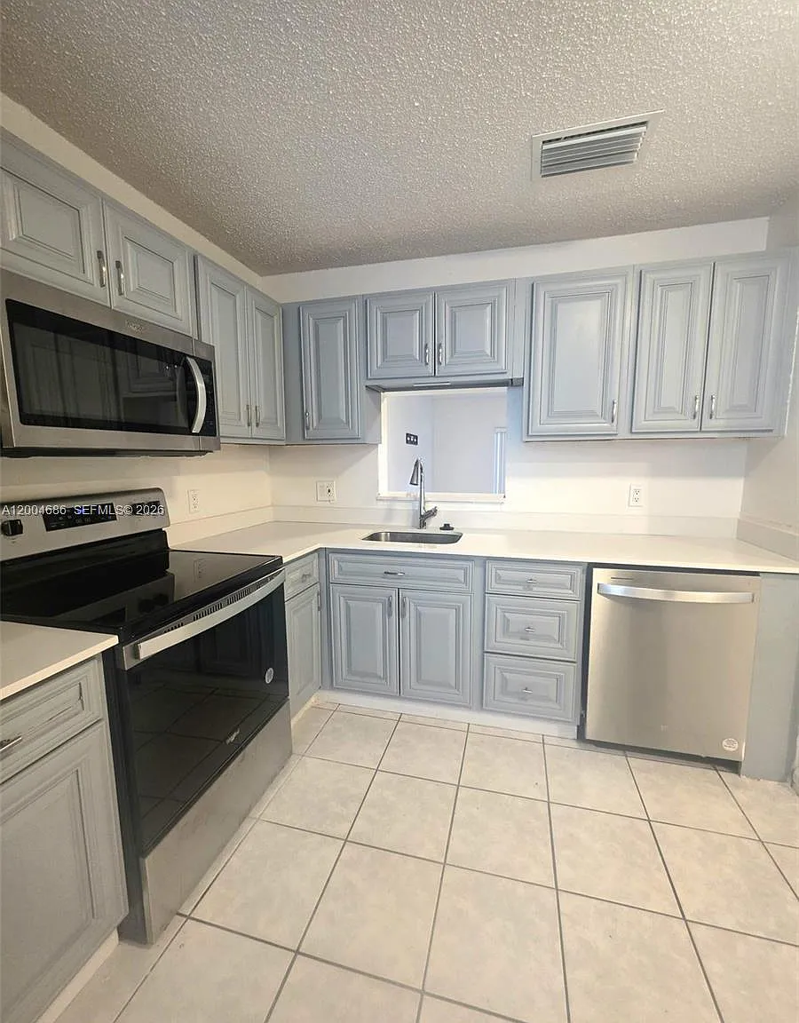 Eagle Village Of Coral Sp — Photo 4