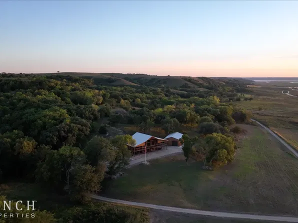 18955 Rolander Rd, Olsburg, KS 66520