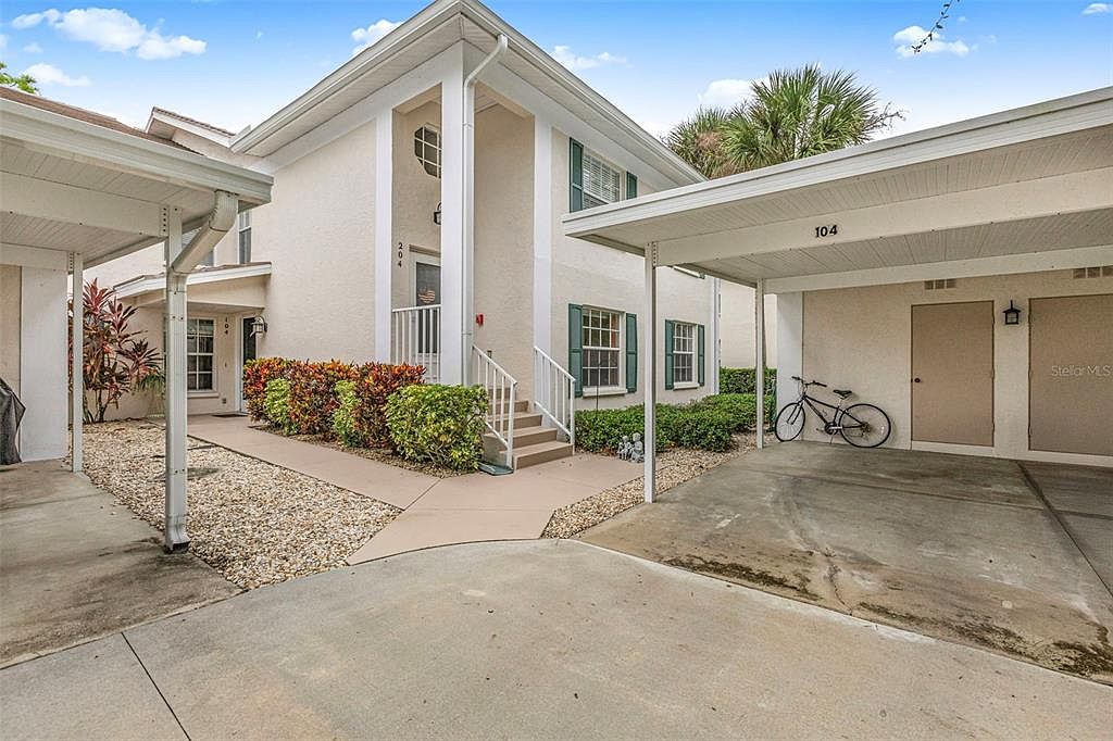 813 Montrose Dr UNIT 104