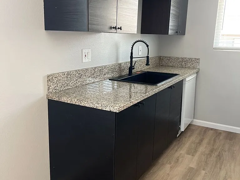 951 N Vulcan Ave — Photo 9