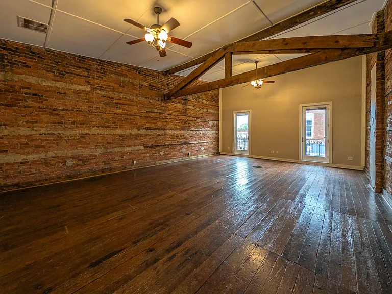 112 E Cameron St — Photo 13