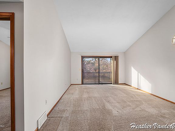 3rd image of 2524 Newberry Ln SE