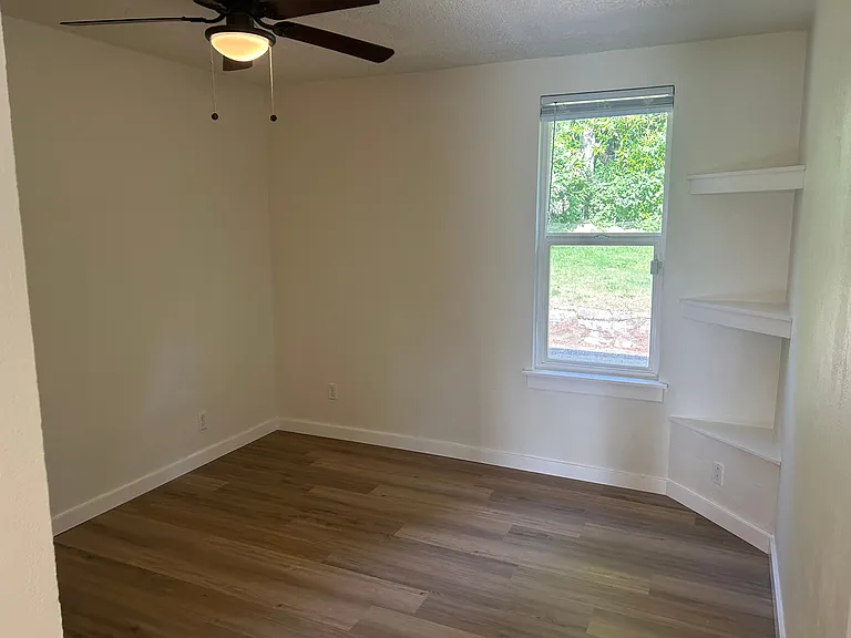 1491 Russell Ave SE — Photo 9