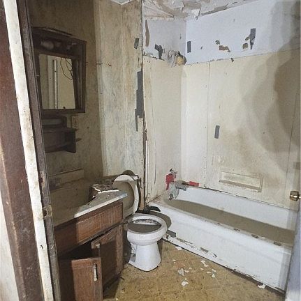 4th image of 16519 Burnside Ave