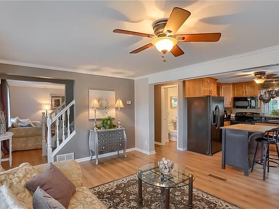 3rd image of 6297 Whitewood St