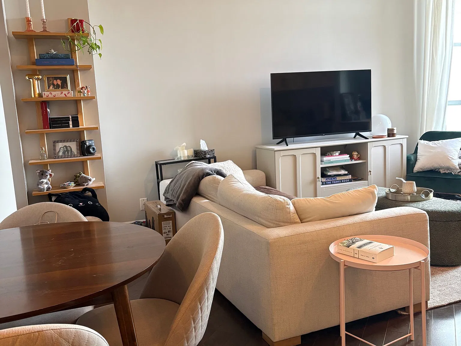 23 Glebe Rd W — Photo 2