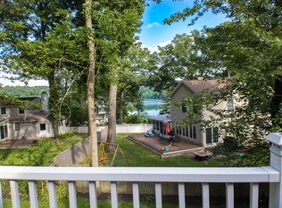 4 Oakwood Dr, Wayne, NJ 07470